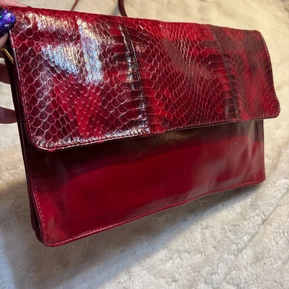 Vintage Crossbody Bag Red Snakeskin Print Gold-tone Hardware Vegan Patent Shiny - Picture 3 of 15